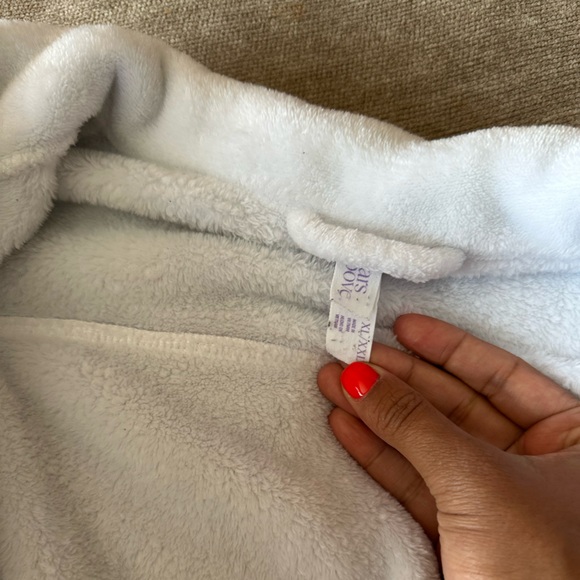 Soft White Fleece Robe - Picture 2 of 3